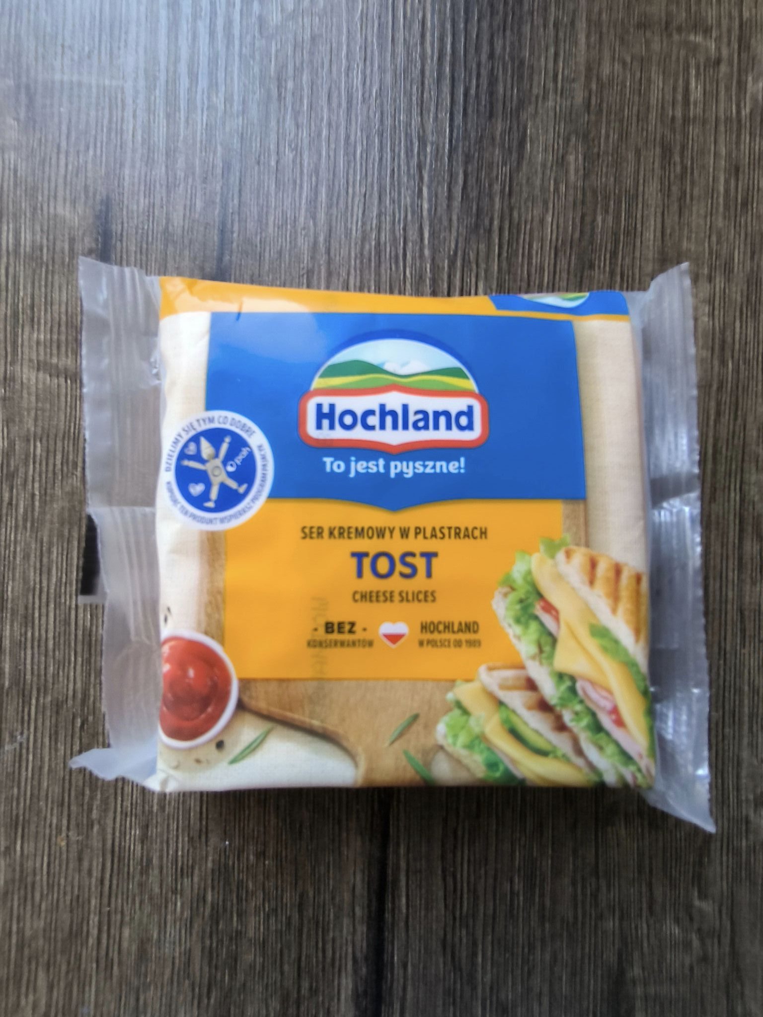 Ser topiony kremowy w plastrach Tost – Hochland 5 (1)